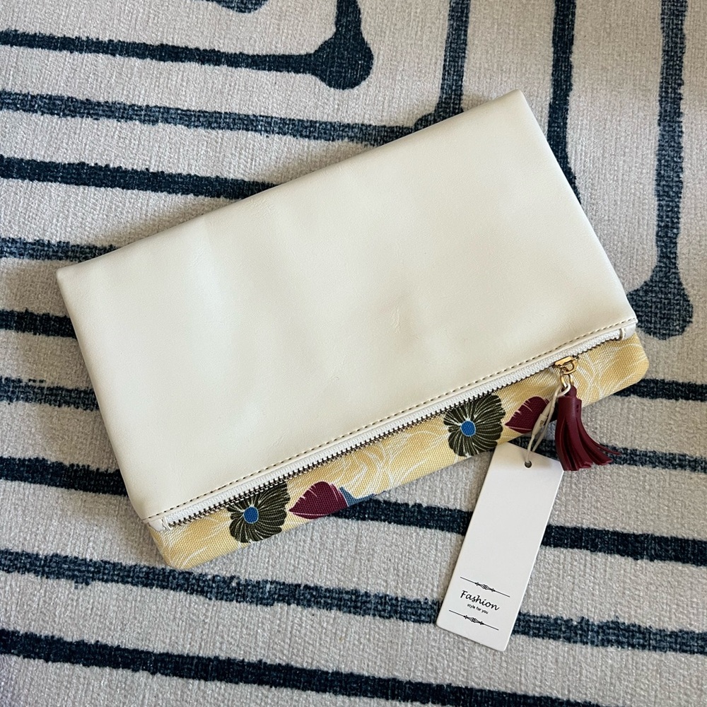Fabfitfun fold over White and floral Women's Clutch